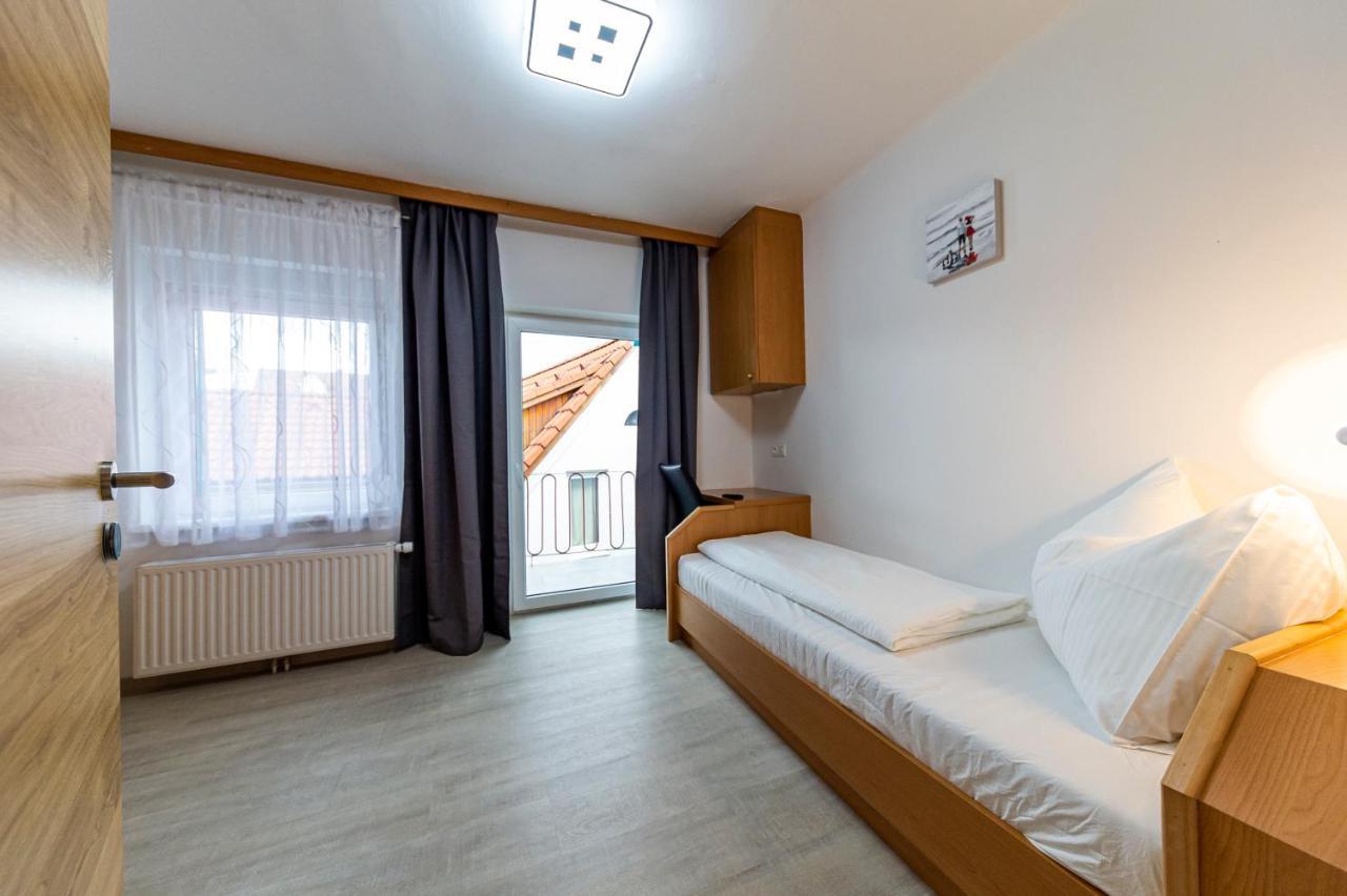 Zeltweg-Rooms Exterior foto
